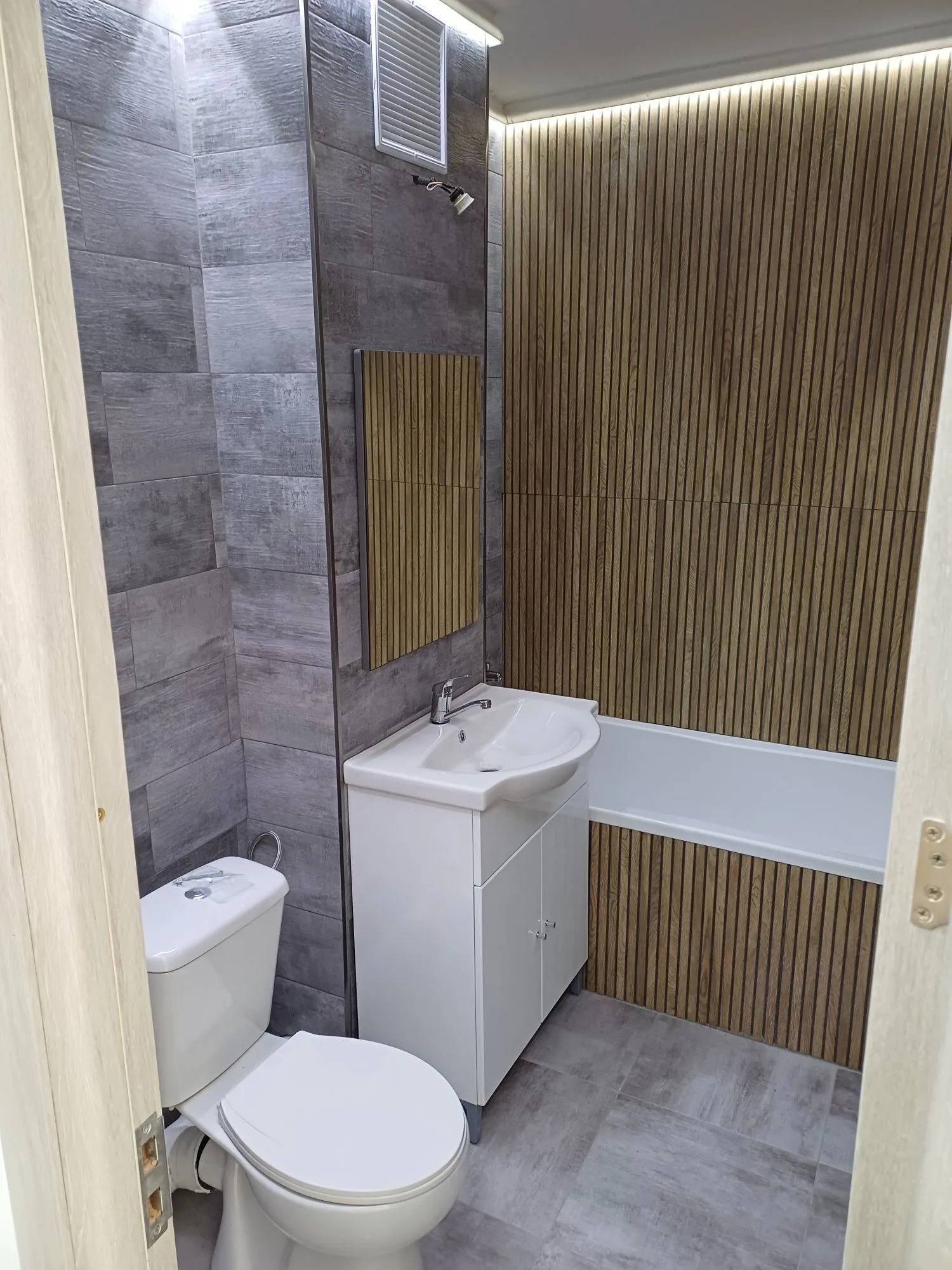 PROPRIETAR! Vand/Schimb apartament 3 camere, zona Robea Mioveni