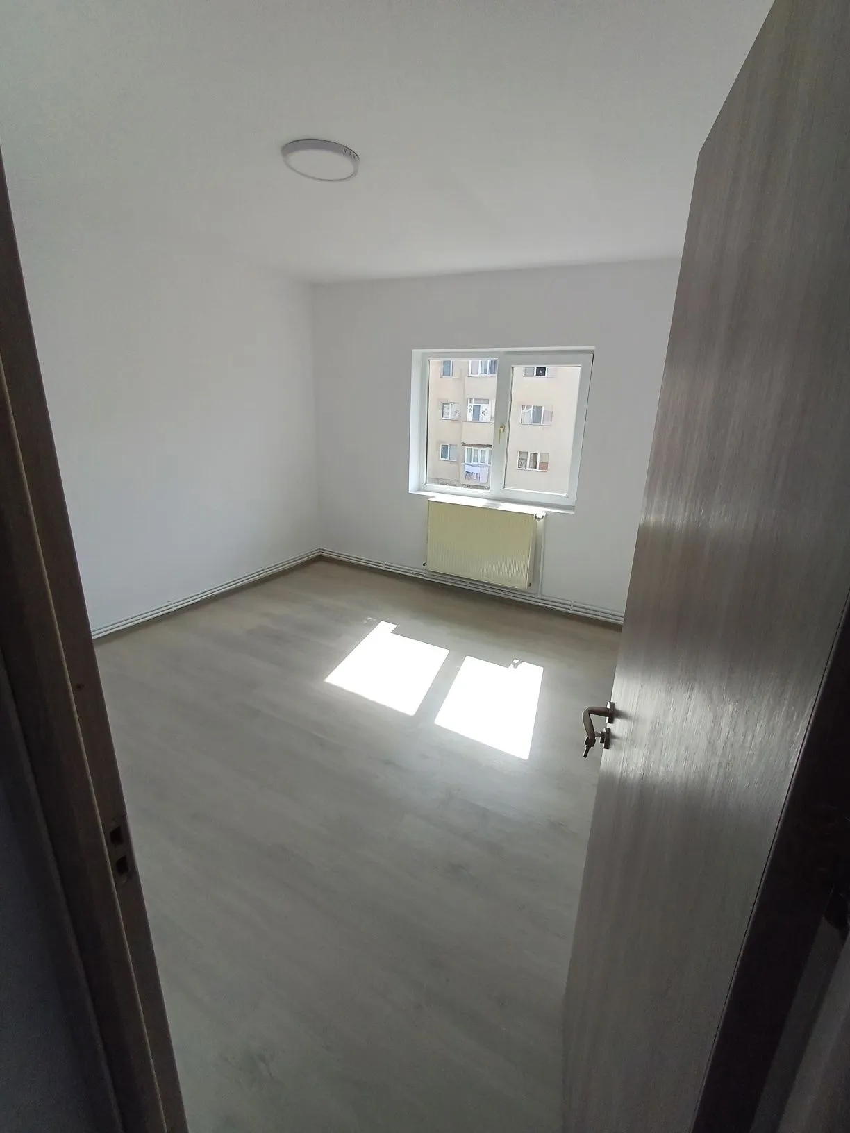 PROPRIETAR! Vand/Schimb apartament 3 camere, zona Robea Mioveni