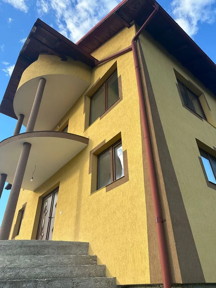 Vila moderna cu vedere panoramica, aproape de oras