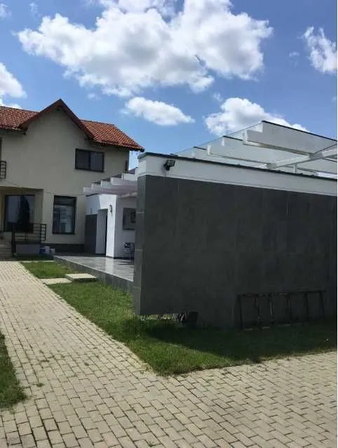 Casa Smeura 210 mp Curte 750 mp Terasa+Jacuzzi Sm