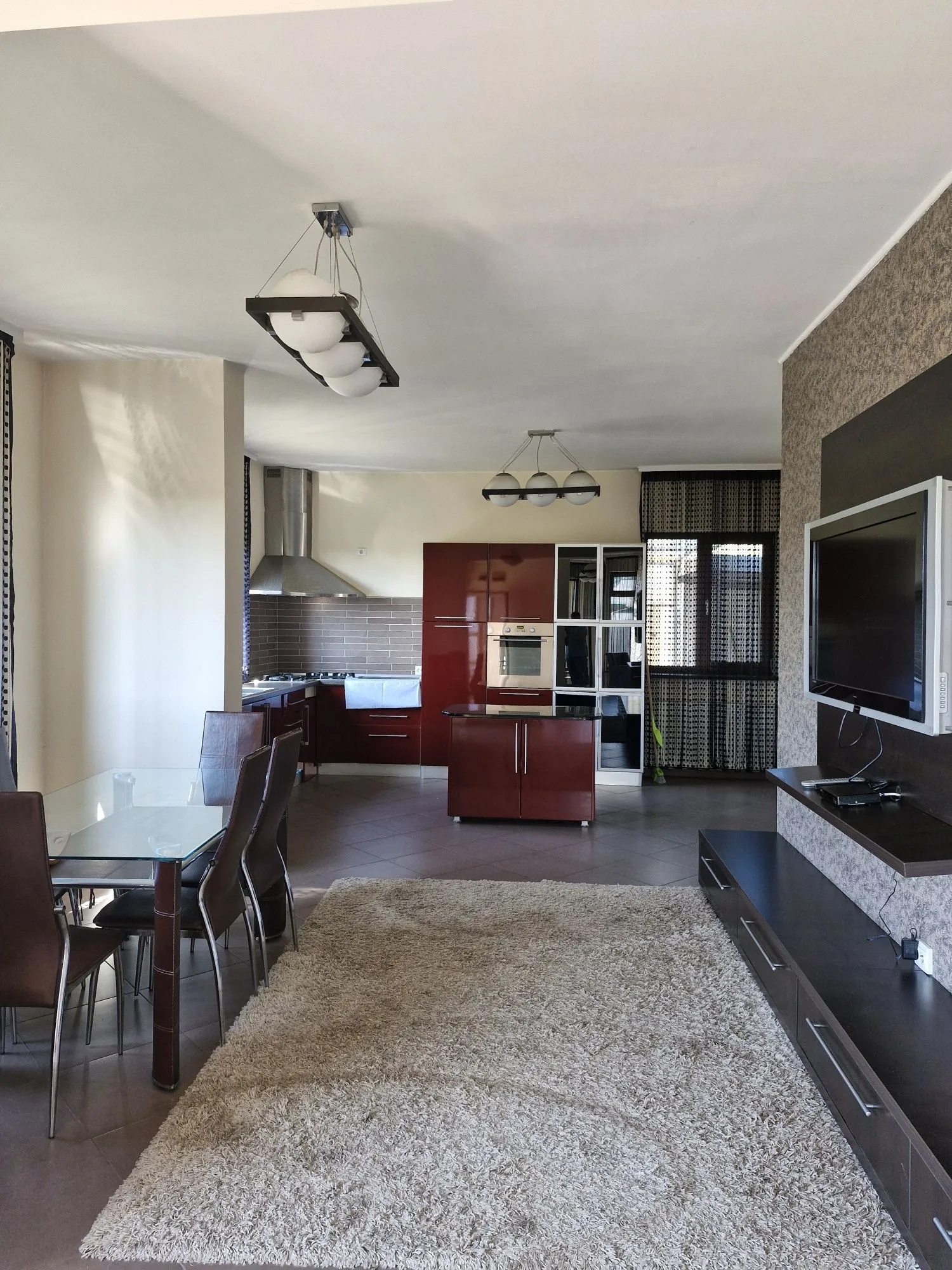 Casa Smeura 210 mp Curte 750 mp Terasa+Jacuzzi Sm