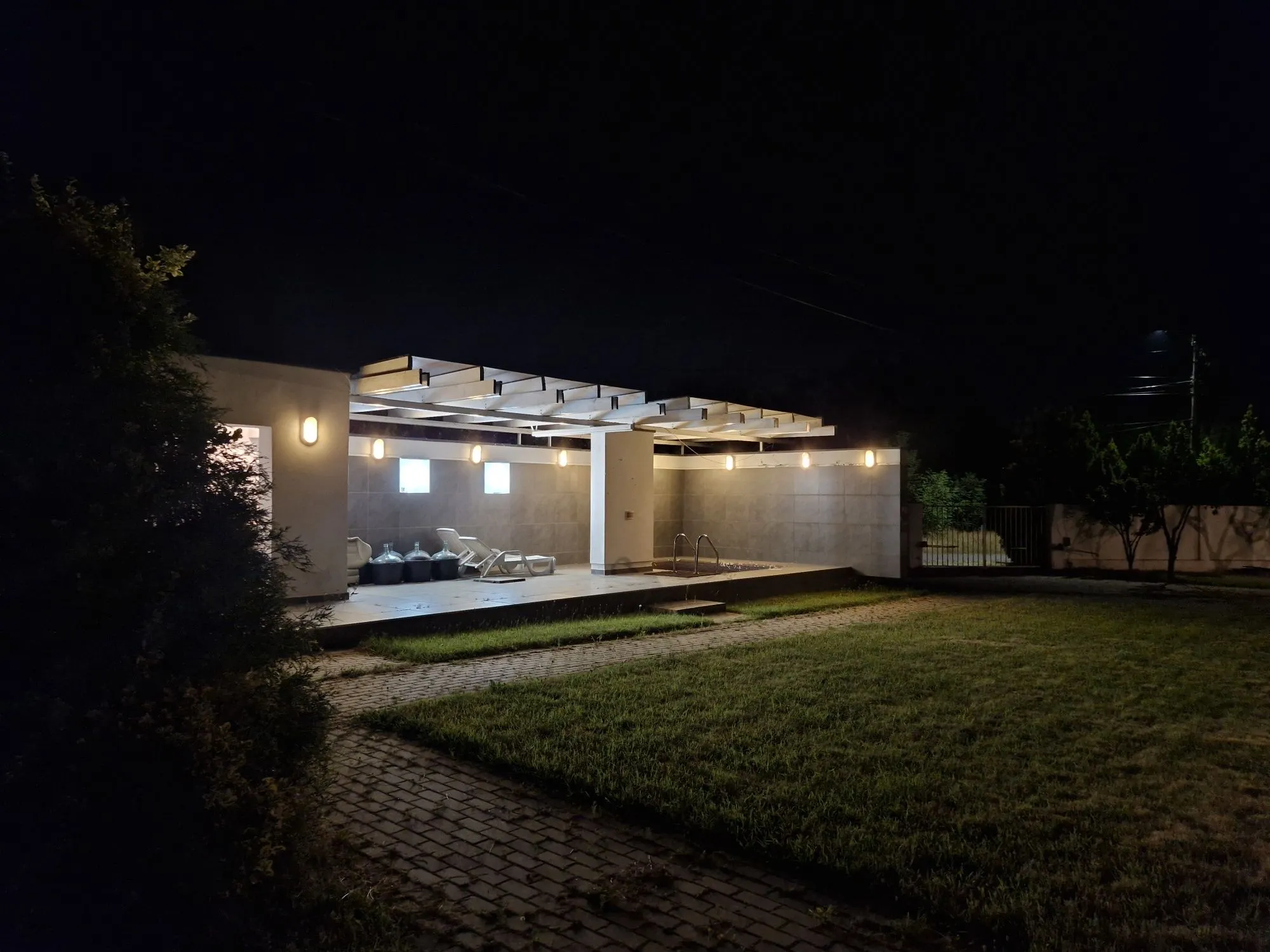 Casa Smeura 210 mp Curte 750 mp Terasa+Jacuzzi Sm