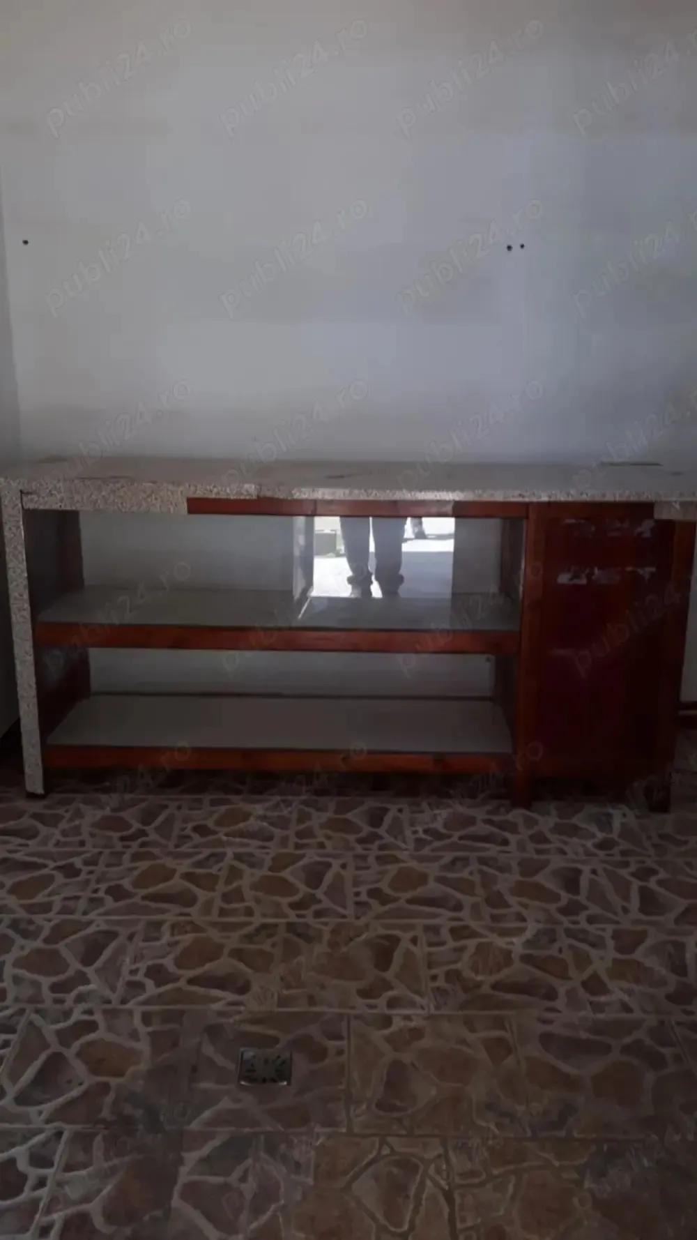 Vand spatiu comercial in garsoniera confort.3 zona Fortuna (str Predeal bloc G1)