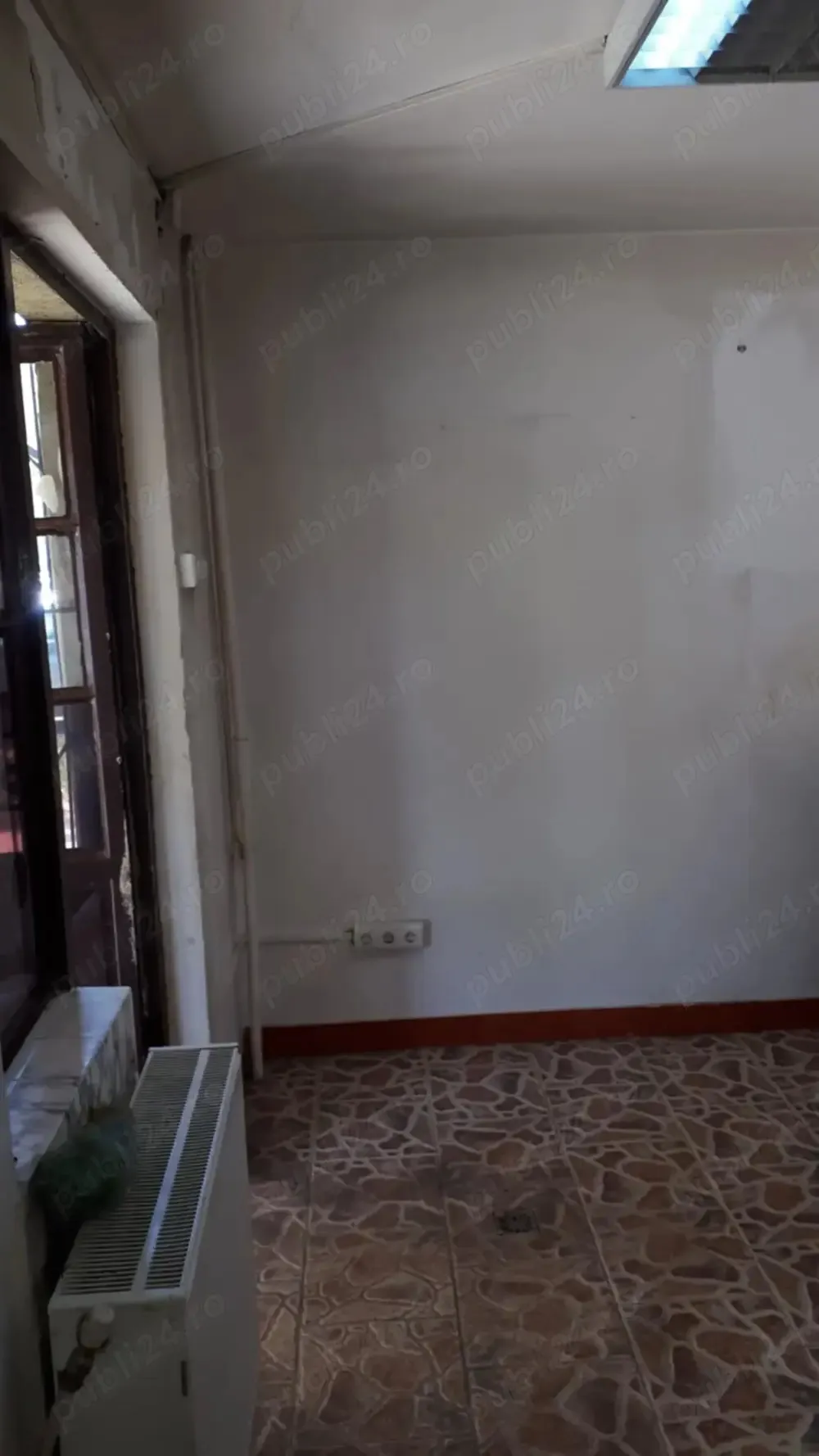 Vand spatiu comercial in garsoniera confort.3 zona Fortuna (str Predeal bloc G1)