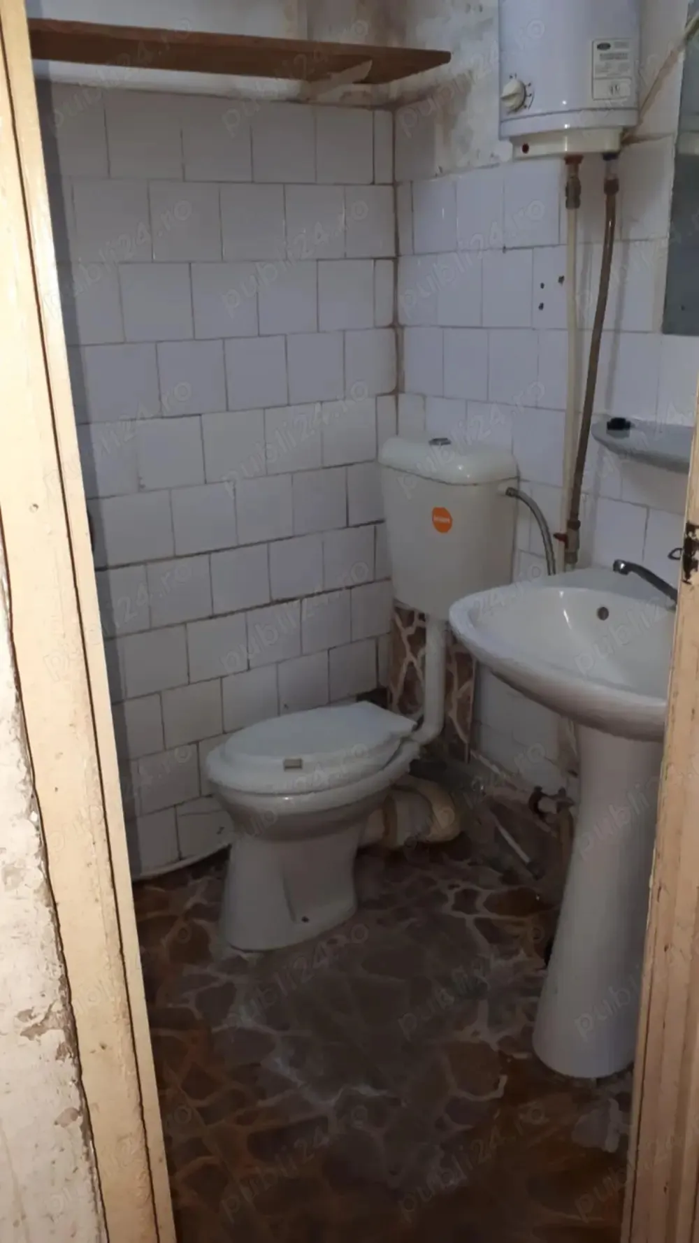 Vand spatiu comercial in garsoniera confort.3 zona Fortuna (str Predeal bloc G1)