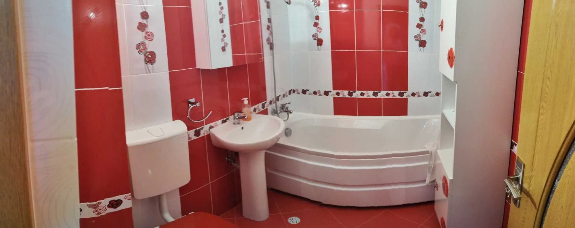 Inchiriez apartament