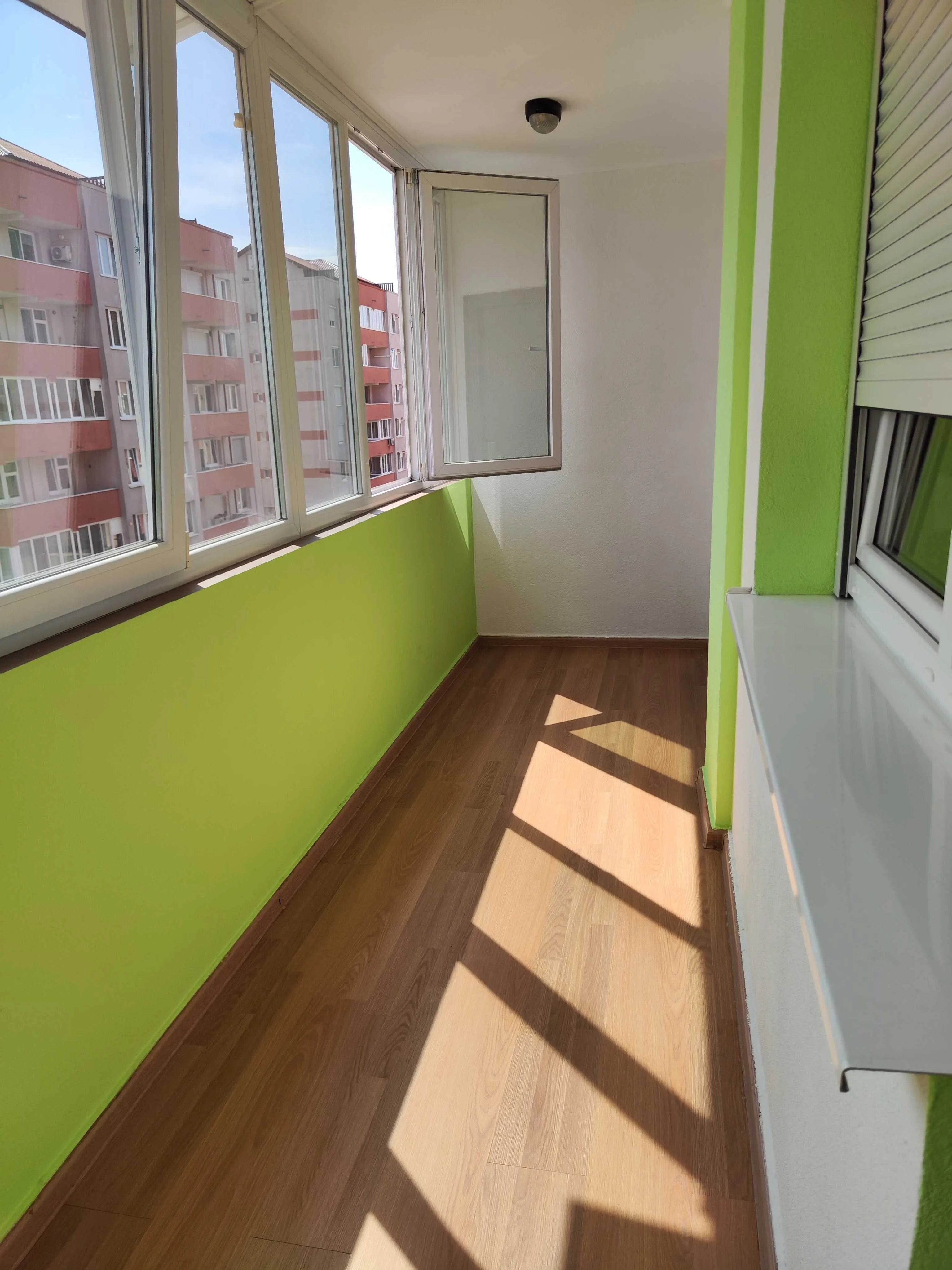 Inchiriez apartament