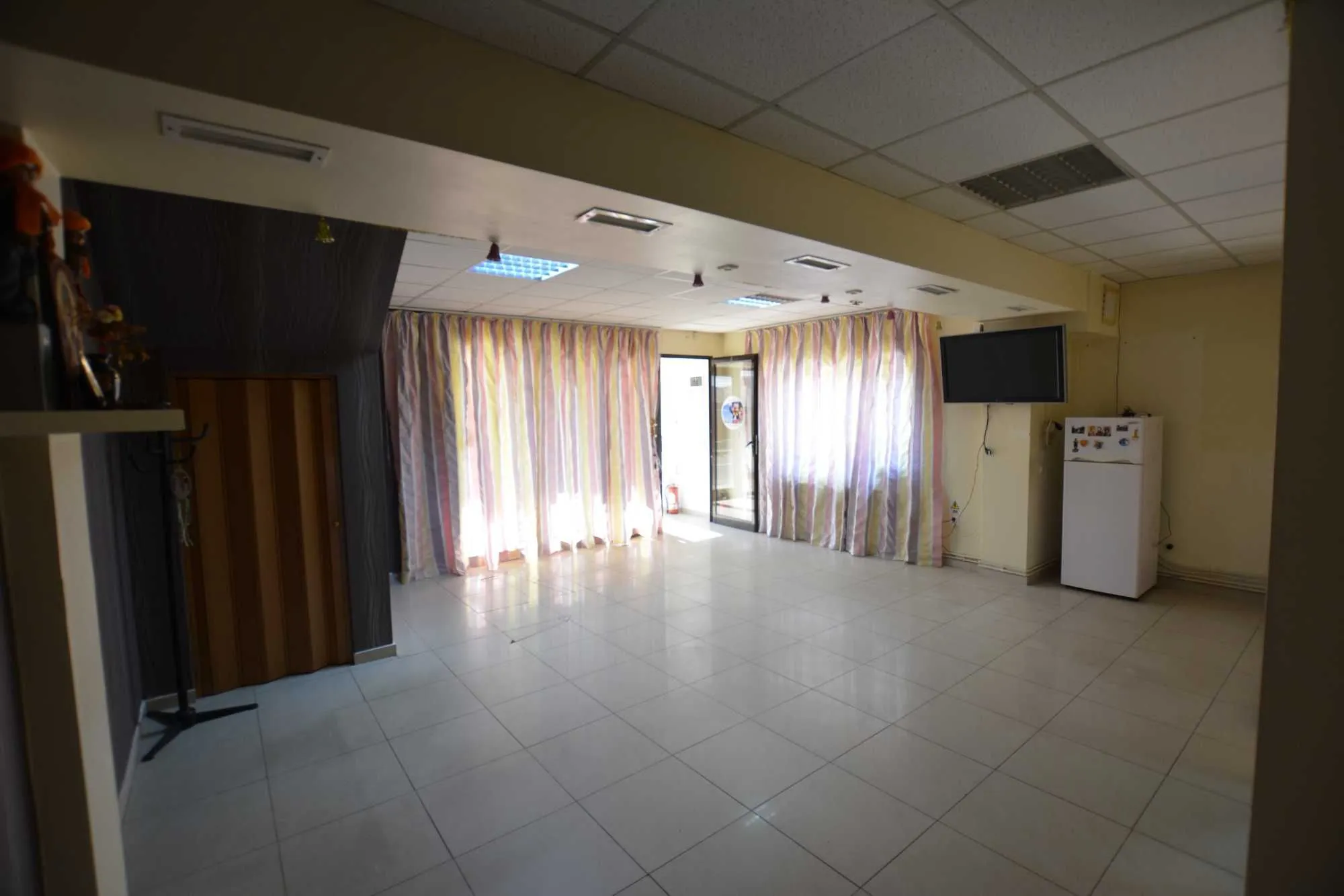 Vand spatiu comercial P+1E (160mp. )