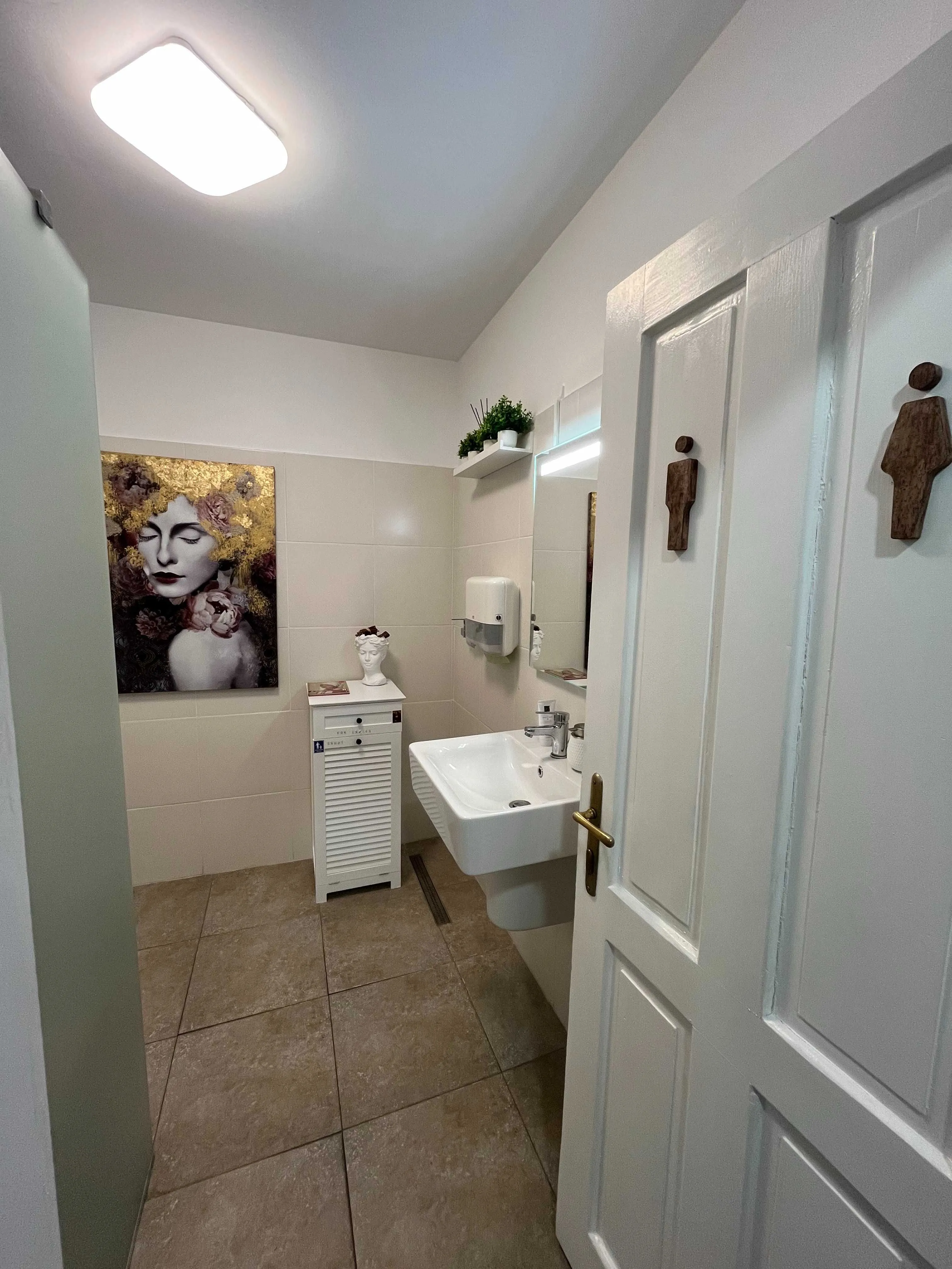 Spatiu Birou/Apartament Romana Ultracentral Intrare Separata